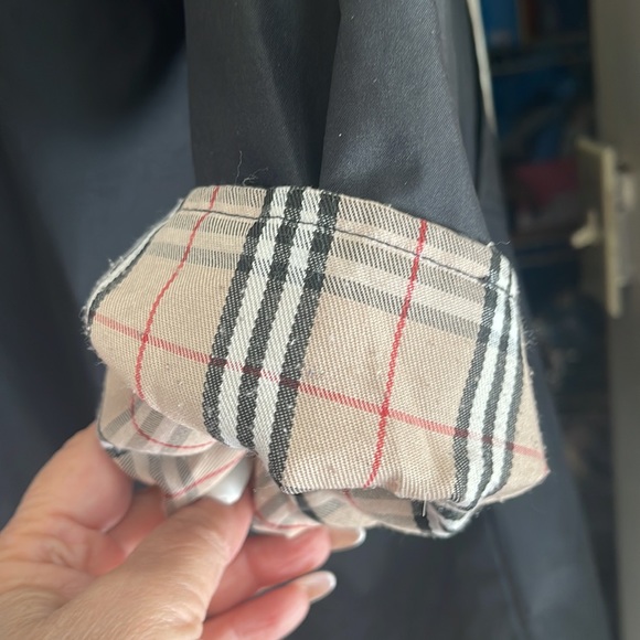 Classic Black Burberry Quilted jacket, please look closely at the picture - Picture 5 of 8